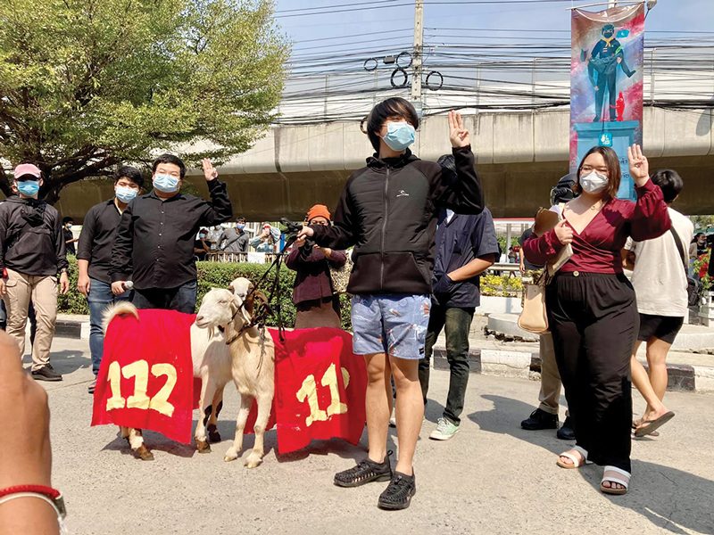 เปิดวงจรปิดภาพชัด ‘อดีตทหาร’กุถูกอุ้ม ตร.จับน.ศ.-คดี ม.112 อีกเหตุขังลืมการ์ดม็อบ : คอลัมน์ แฟ้มคดี
