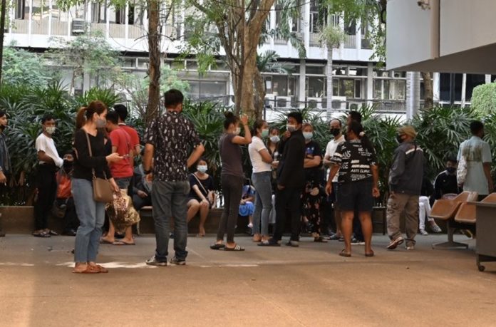 พ่อมีน้ำตารับศพลูกสาว ไลน์ไม่ตอบรู้อีกที ดับเพราะเคนมผง เผยมากราบเป็นลาง