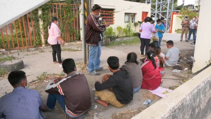 แรงงานต่างด้าวโดนลอยแพ ขึ้นรถตู้หางานทำ ไข้สูง ลั่นไม่มาก็อดตาย