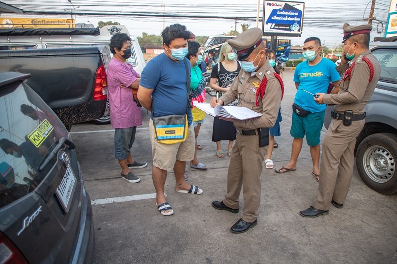 นักท่องเที่ยวชาวปทุมธานี ขับรถ 4 คัน มาเที่ยว เกาะช้าง แวะจอดปั๊มผงะ ชิ้นส่วนมนุษย์ ติดใต้ท้องรถมาด้วย