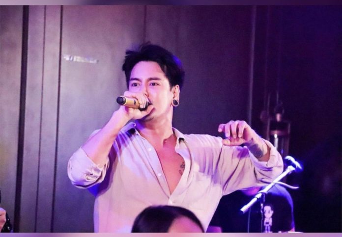 อ๊อฟ ปองศักดิ์ 