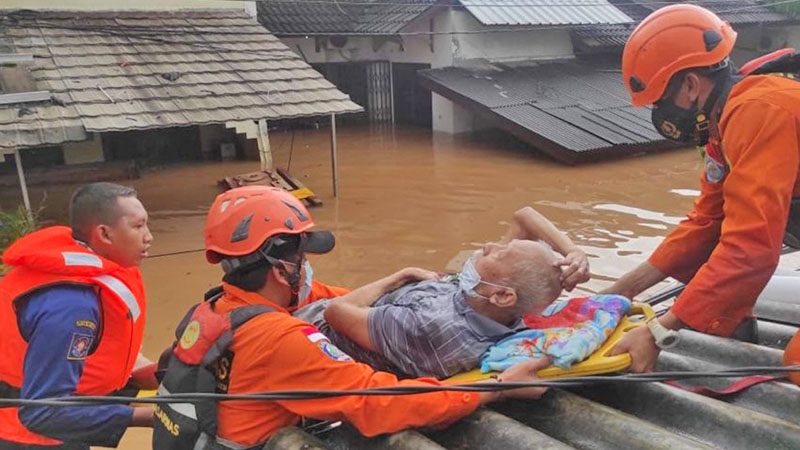 หลังฝนกระหน่ำ-หลายพันคนยังกลับบ้านไม่ได้