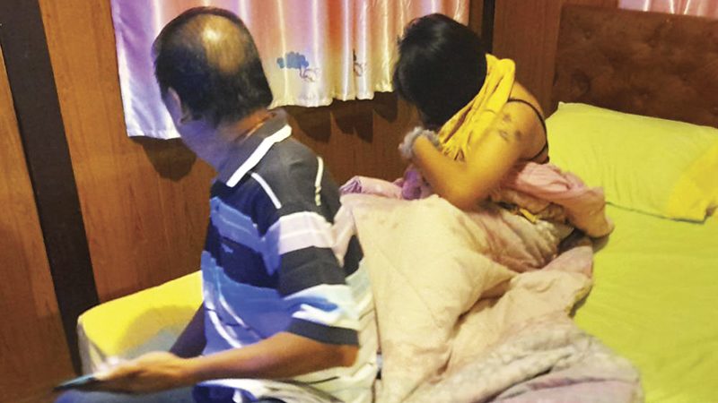 นาทีทลายโอเกะกามอุดรฯช่วยสาว17-‘เจ๊นา’หน้าเศร้าอ้างพิษโควิด-ไม่ทำอดตาย : 