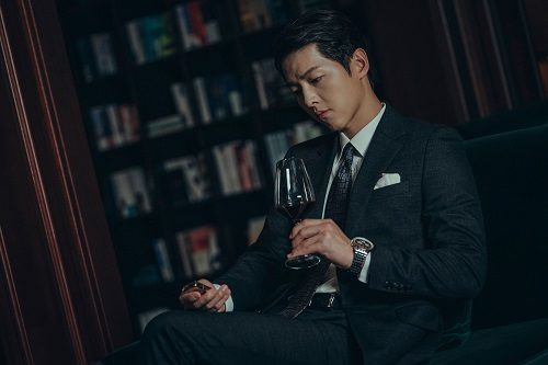 It Has Arrived Song Joong Ki The Hero Of Dark Park Shin Hye Fights Over Time A Hot New Series Ready To Go To Screen Newsdir3