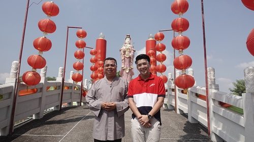 บี้