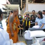 เจ้าอาวาสวัดไผ่ล้อม มอบอุปกรณ์แพทย์ ให้ รพ.สต.เนินกระโดน