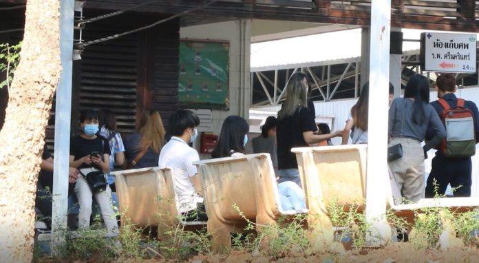 ครอบครัว เพื่อน อุ้มมงกุฎสายสะพายรองนางงาม รับร่าง น้องน้ำมนต์ 