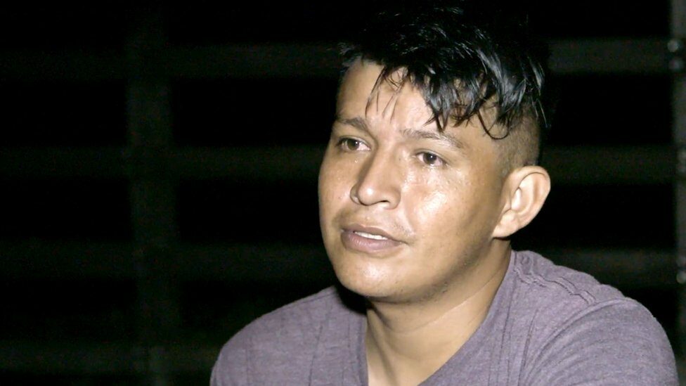 ลิโอเนล สามีของฮักเกลิเน พูดในช่วงฟ้ามืด