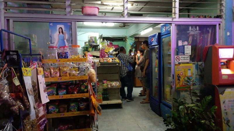 ร้านขายของชำที่ช่วยดูแลเด็กหญิงผู้เสียหาย ระหว่างรอเจ้าหน้าที่เดินทางมาให้การช่วยเหลือ