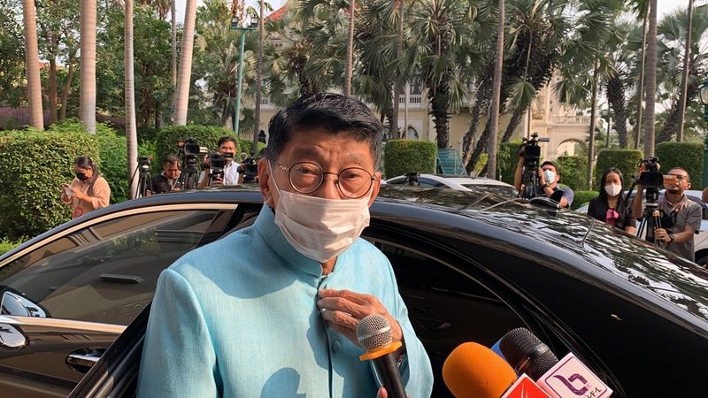 'วิษณุ' ตอบปม โซเชียลถกดราม่า รองเท้าลายครุฑ-ธงชาติ ไม่มั่นใจทำเล่นๆหรือขายจริง ชี้ ตราครุฑพาห์ มีกฎหมายเฉพาะคุ้มครอง