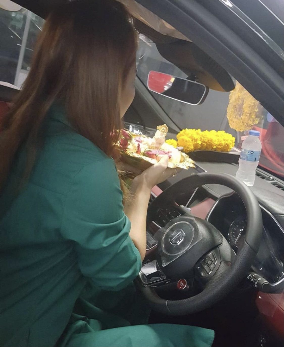 ลาล่า อวดรถใหม่ 