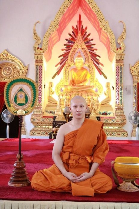 ตั้ม วราวุธ บวชทดแทนคุณบิดามารดา