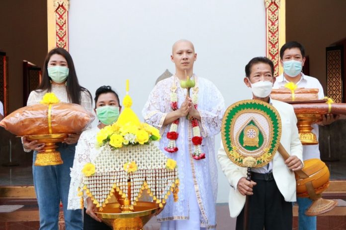 ตั้ม วราวุธ บวชทดแทนคุณบิดามารดา