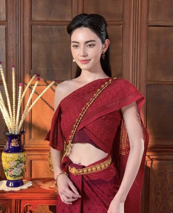 ใหม่ ปลื้ม ยอดฟอลไอจีพุ่งเท่า อั้ม พัชราภา