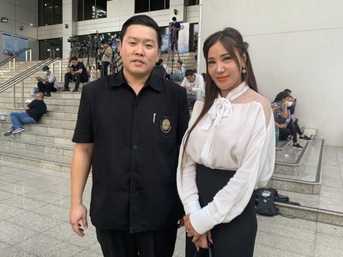 เปิ้ล ไอริณ ฟ้องแล้วรายแรก