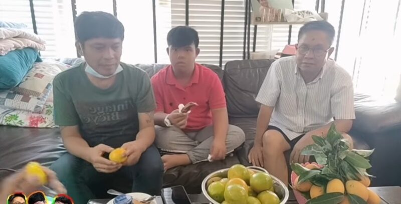 สำเร็จจนได้ อ๊อด ปากดี กตัญญู เด๋อ-ชูษี พาทำงานจนมีเงินซื้อรถให้พ่อแม่ - ข่าวสด