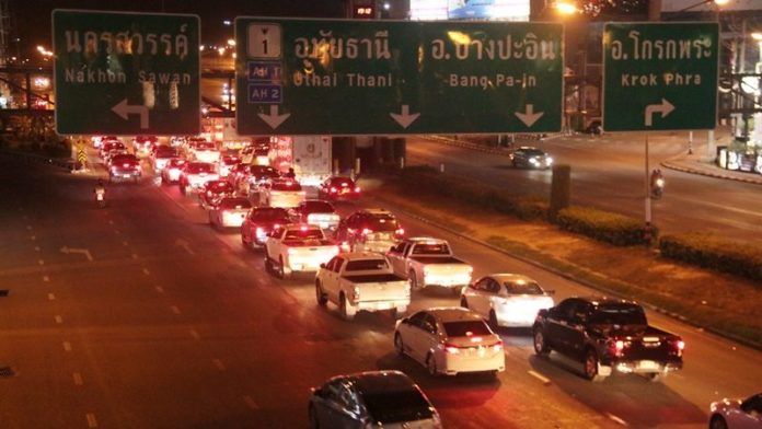เริ่มแห่กลับกรุง