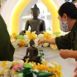 ‘ไอคอนสยาม’ ฉลองปีใหม่ไทยแบบนิว นอร์มอล จัดงาน ‘ไอคอนสยาม มหัศจรรย์เจ้าพระยา มหาสงกรานต์’ สักการะพระพุทธรูปศักดิ์สิทธิ์ สาธิตทำพวงมโหตร ให้เที่ยวได้แบบไร้กังวล