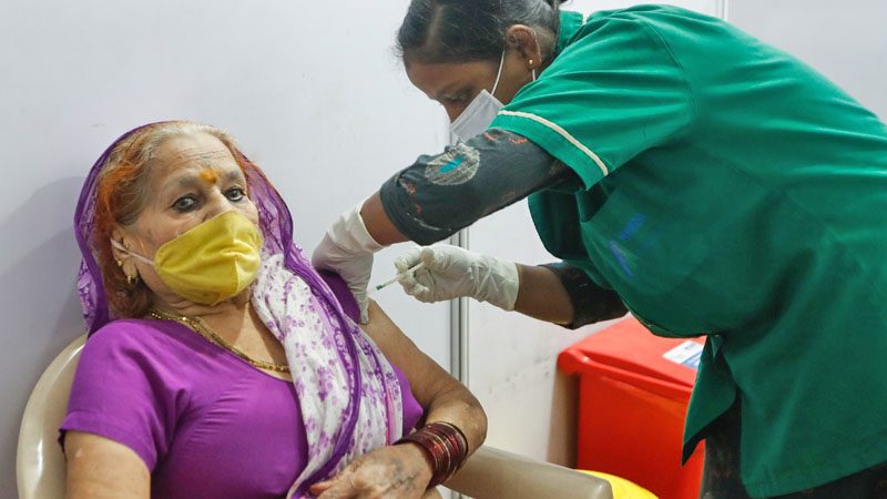 อินเดียฉีดวัคซีน “เร็วสุดในโลก”