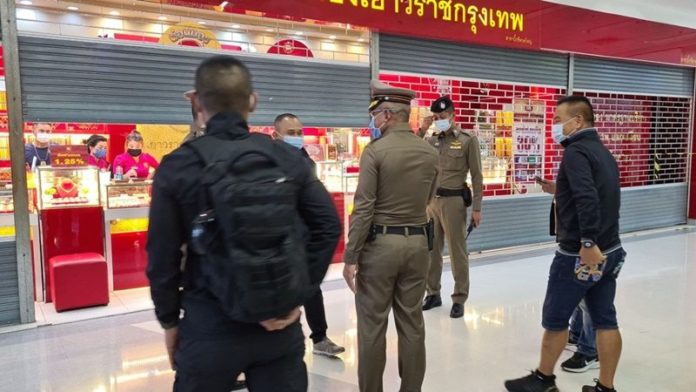 ปล้นทองกลางห้าง 