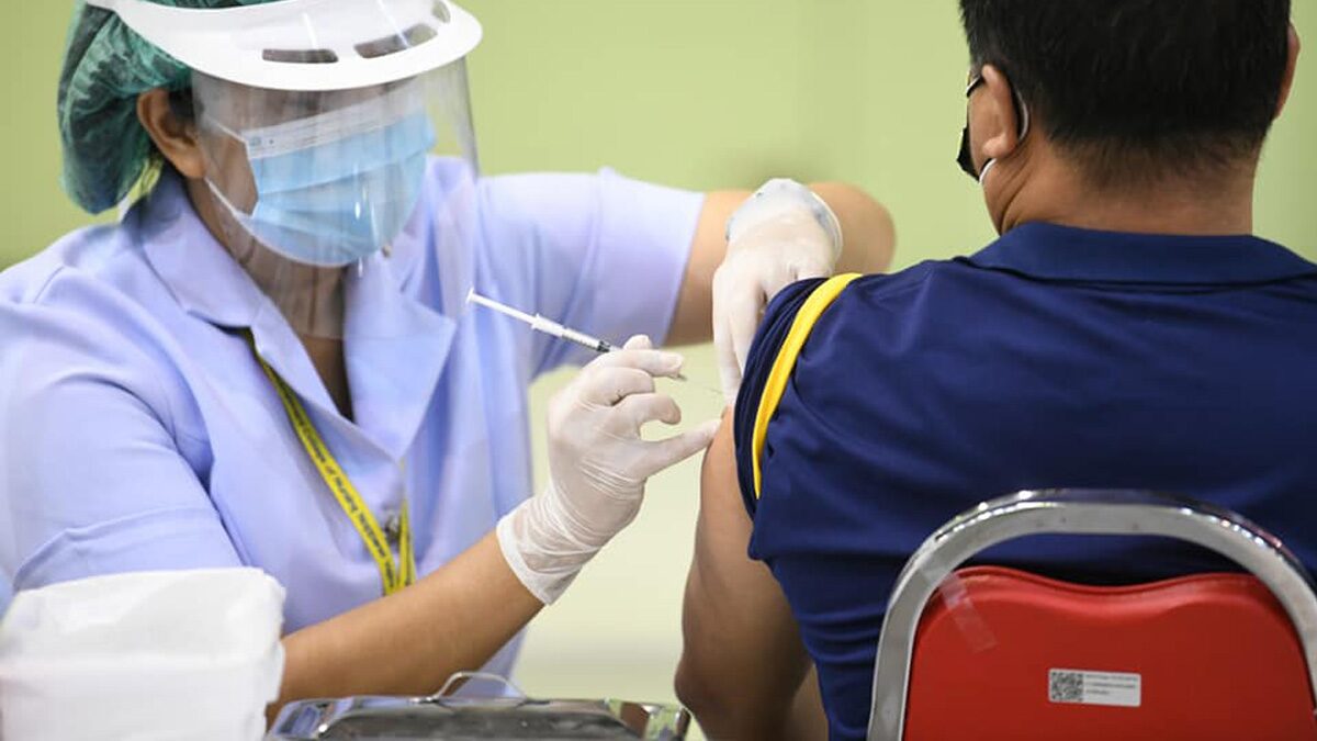 พรุ่งนี้รู้! ประชุมเคาะจุดฉีดวัคซีน กทม. เล็งฉีดกลุ่มเดลิเวอรีด้วย รับสมัครจิตอาสาบุคลากรแพทย์