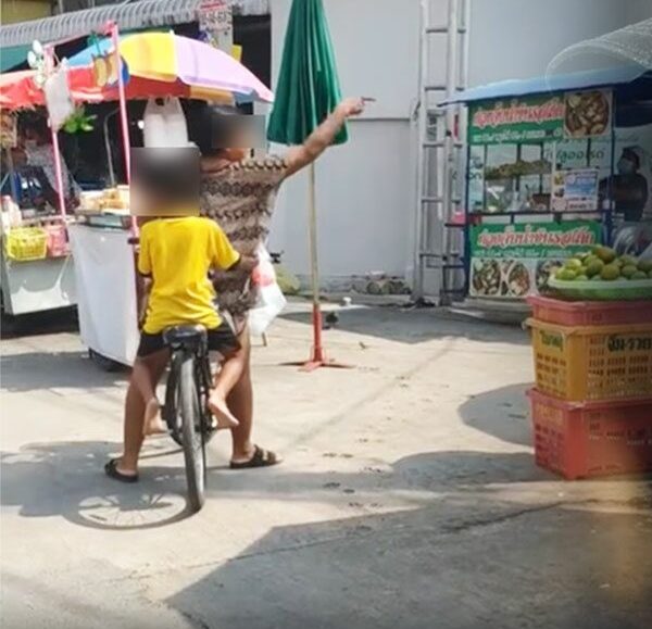 เจอตัวแล้ว สาวปั่นจักรยาน ไม่สวมแมสก์ ตะโกนด่า แม่ค้าผลไม้ หน้าตลาดดอนพรหม จ.นนทบุรี
