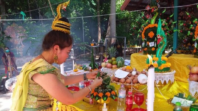 พ่อปู่แม่ย่าวัดป่าคำชน