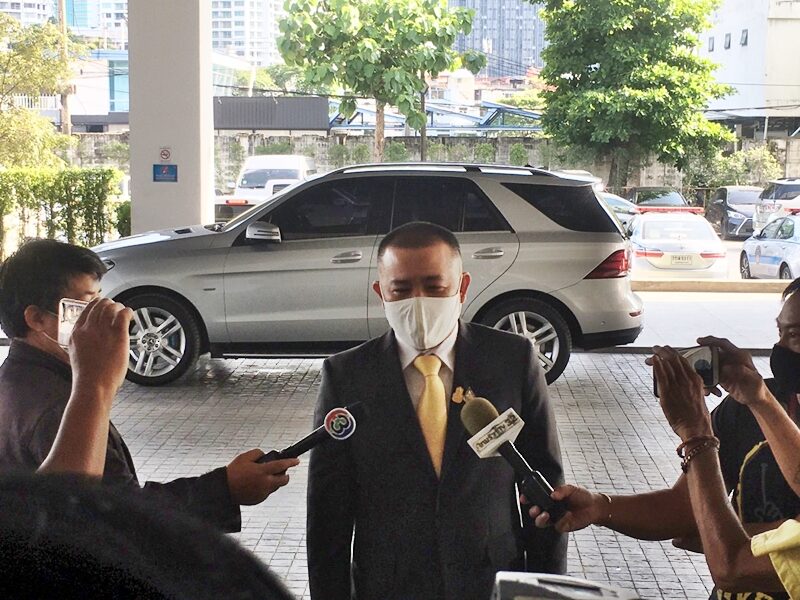 ประสิทธิ์ เจียวก๊ก เข้ามอบตัวกองปราบแล้ว หลังถูกเหยื่อร้องคดีฉ้อโกงประชาชน