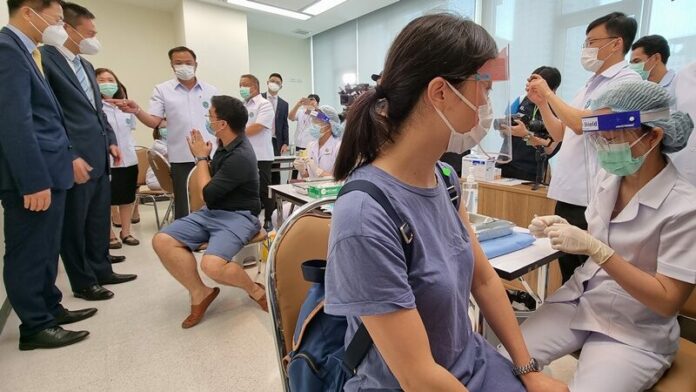  เปิดศูนย์ฉีดคนจีน