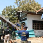 นักรบสีน้ำเงิน ช่วยประชาชนประสบวาตภัย จ.นครพนม