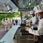 ผบ.ทัพเรือ จัดรถครัวสนาม ช่วยประชาชน