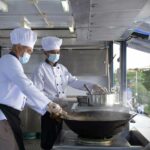 ผบ.ทัพเรือ จัดรถครัวสนาม ช่วยประชาชน