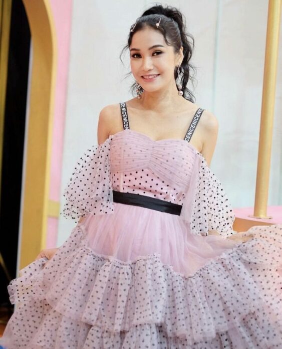 ชมพู่ ก่อนบ่าย เกือบหงายท้อง