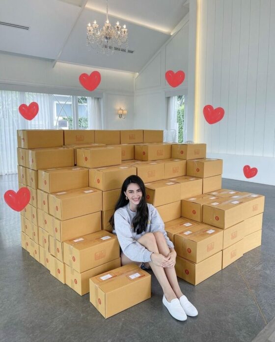 ใหม่ ดาวิกา พร้อมแจกจ่าย