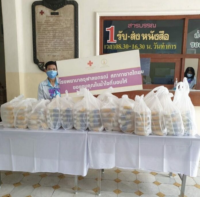 ศรีริต้า ลงมือขูดมะพร้าวเอง