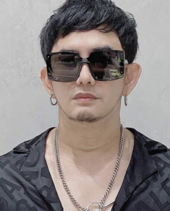 พชร์ อานนท์ ดูเด็ก ผอมเพรียว