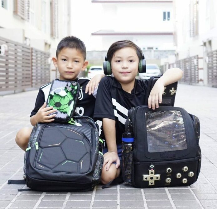 ปีเตอร์ ถือเค้ก ร่วมงานฉลองวันเกิด