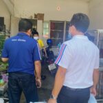 ฉลอง มอบถุงยังชีพ ให้ชาวบ้านปิยวรารมณ์ นนทบุรี