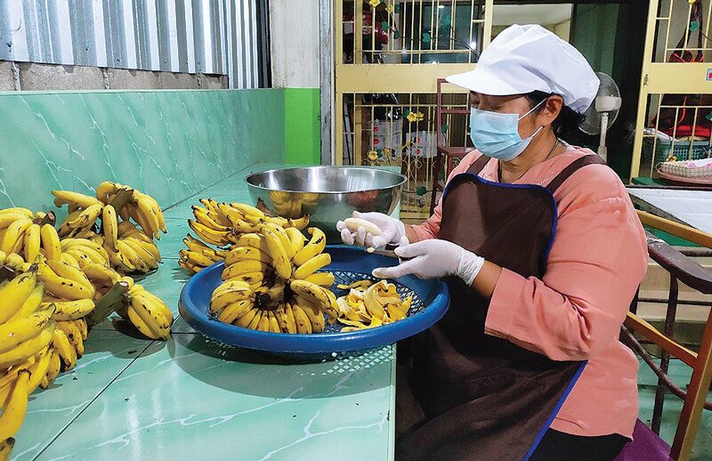 กล้วยเล็บมือนาง 'ร้านครูจิ๋ม'ท่าแซะ - “ประตูภาคใต้ ไหว้เสด็จในกรม ชมไร่กาแฟ