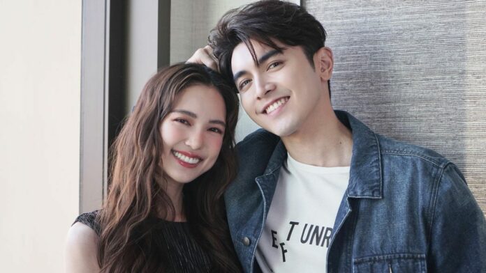 ภณ - บัว ยิ้มแก้มปริ