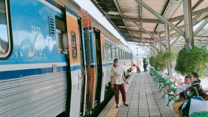 ยกรถไฟไทย