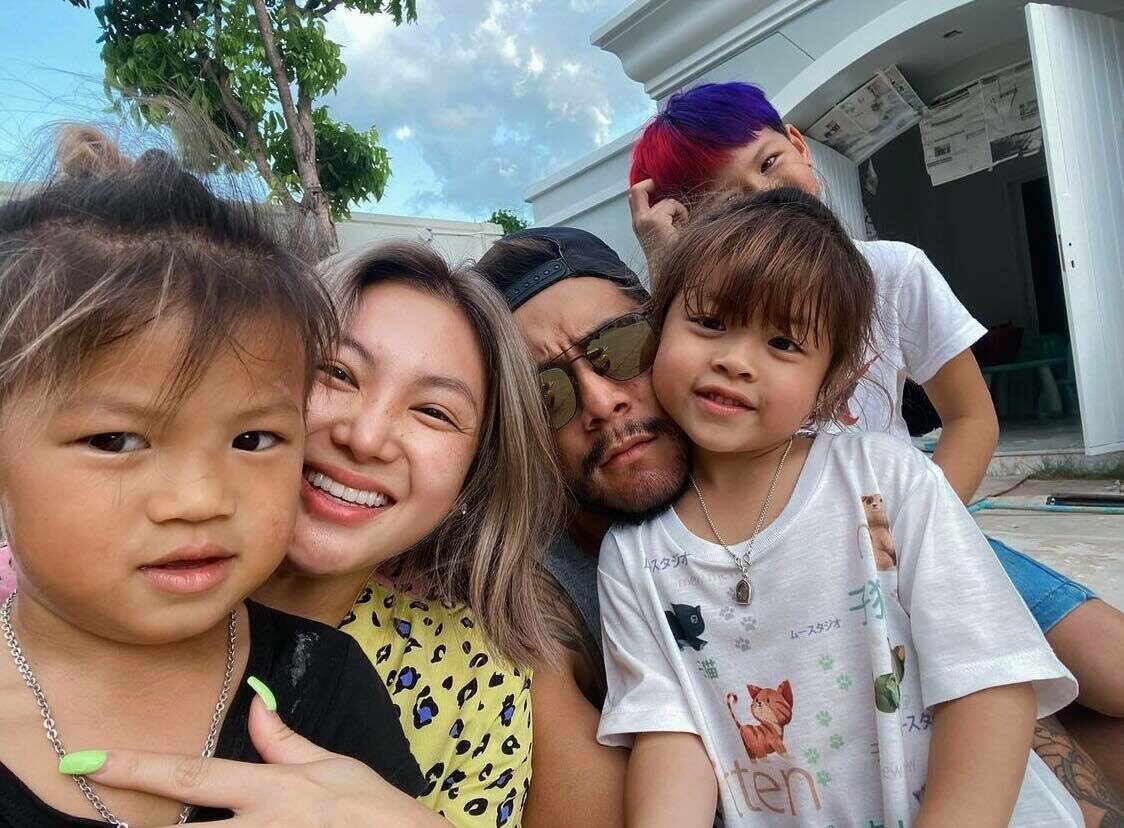 อีกอึดใจ! “กาย-ฮารุ” พาลูกๆเข้าอยู่บ้านใหม่ สไตล์โรงแรมหรู ที่ทุ่มงบสร้างเกือบ 50 ล้าน! – ข่าวบันเทิง ข่าวบันเทิงวันนี้ล่าสุด รวมข่าวบันเทิงจากทุกสำนักข่าว ข่าวดาราวันนี้ ข่าวซุบซิบดารา ข่าวเม้าท์ดารา Gossip ดารา