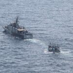 เรือหลวงสัตหีบ เร่งนำเรือประมง-ร่างไต๋เรือ กลับเข้าฝั่ง