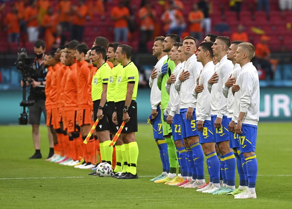 Голландский футбольный клуб 9 букв. Нидерланды Украина. Голландия против Индонезии.