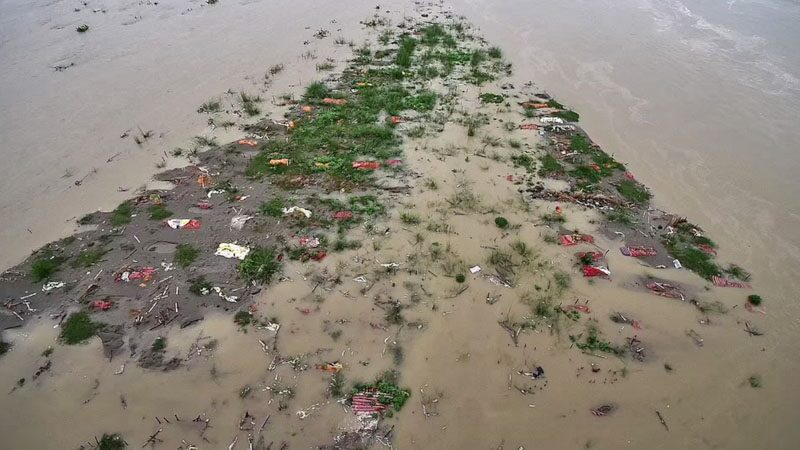 ร่างผู้เสียชีวิต “โผล่พ้นหลุม” ลอยเกลื่อน!