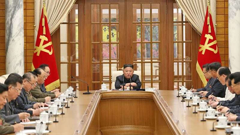 คิม จองอึน โผล่ประชุมโปลิตบูโร