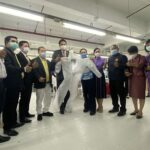 รมว.แรงงาน รับมอบชุด PPE พร้อมเยี่ยมชมจุดฉีดวัคซีน บริษัท โรงงานฟุตบอลล์ไทย