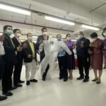 รมว.แรงงาน รับมอบชุด PPE พร้อมเยี่ยมชมจุดฉีดวัคซีน บริษัท โรงงานฟุตบอลล์ไทย