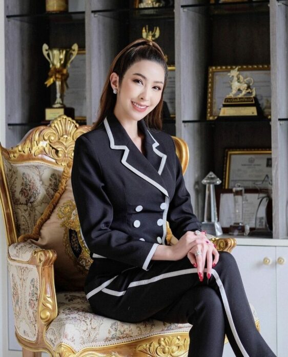 ไฮโซม่านฟ้า ร่วมกับรัฐ