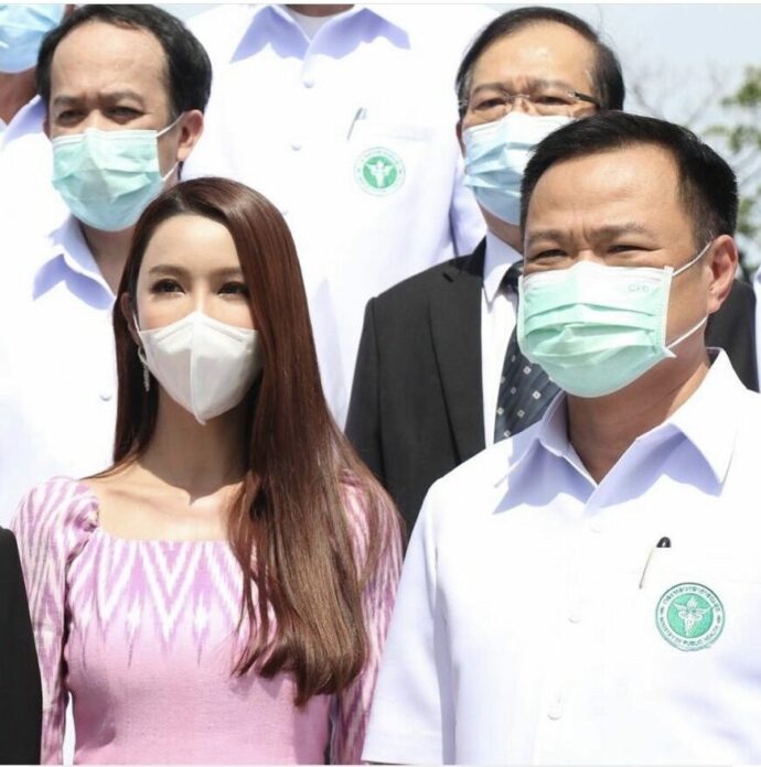 ไฮโซม่านฟ้า รีวิวฉีดวัคซีน